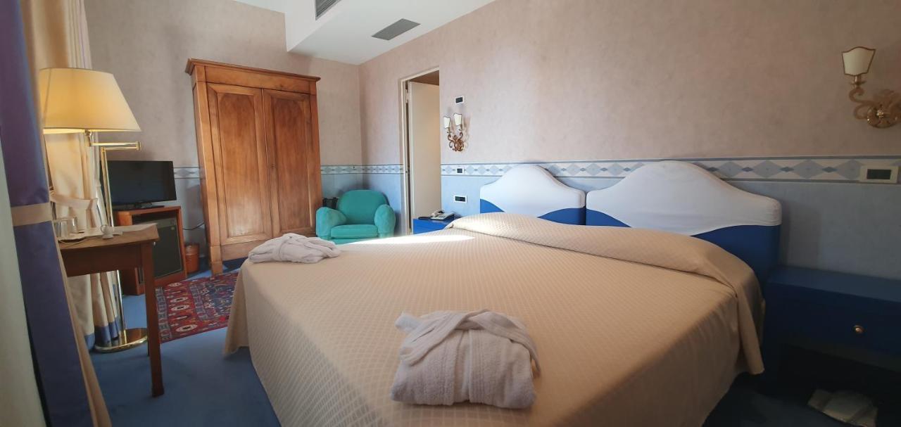 Hotel Colombia Triëst Buitenkant foto